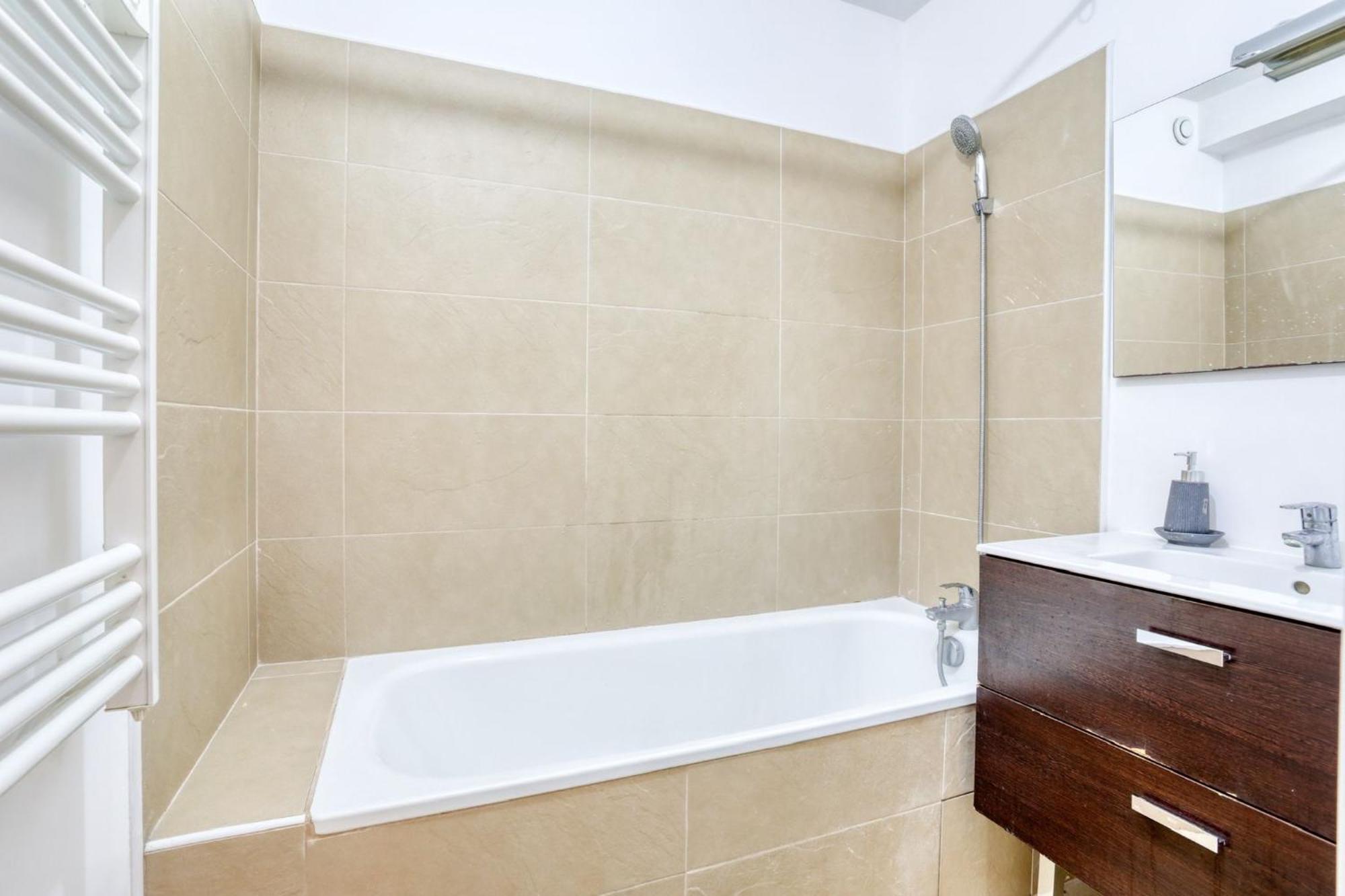 Comme Chez Vous Appartement 2 Chambres Нантер Екстериор снимка